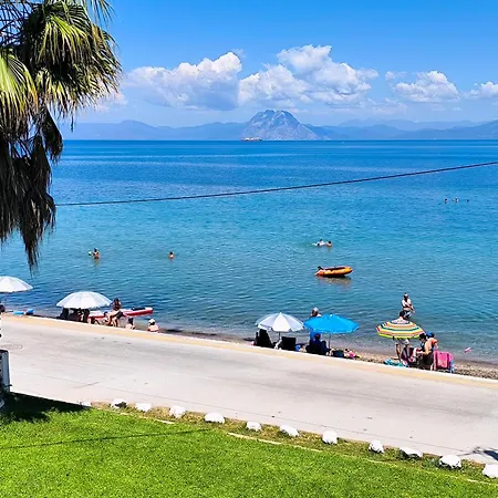 Patra's Sea Front Flámbouras