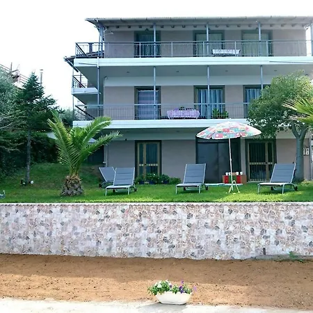 Appartamento Patra's Sea Front Flámbouras